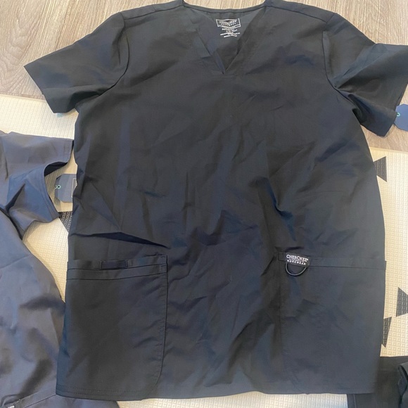 Two Cherokee scrubs tops NWT never worn grey and black size large - Picture 2 of 4